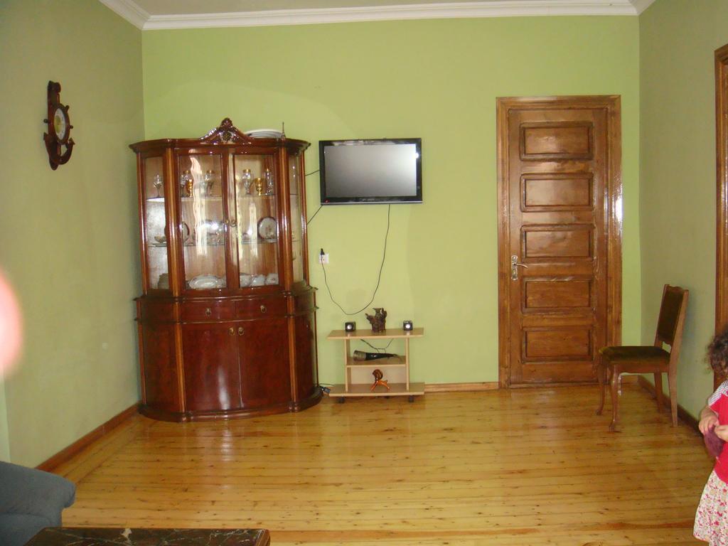 Guest House Quiet Home Batumi Bagian luar foto