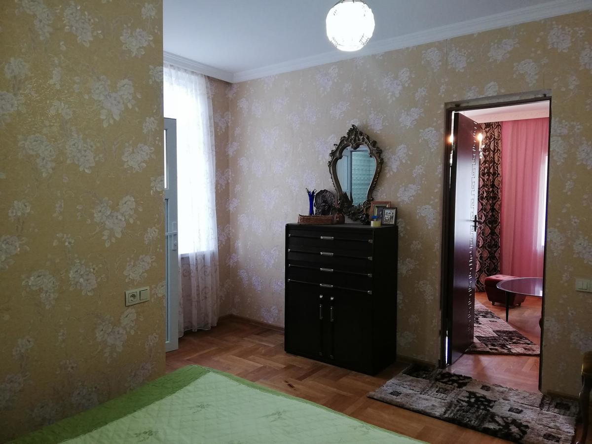 Guest House Quiet Home Batumi Bagian luar foto