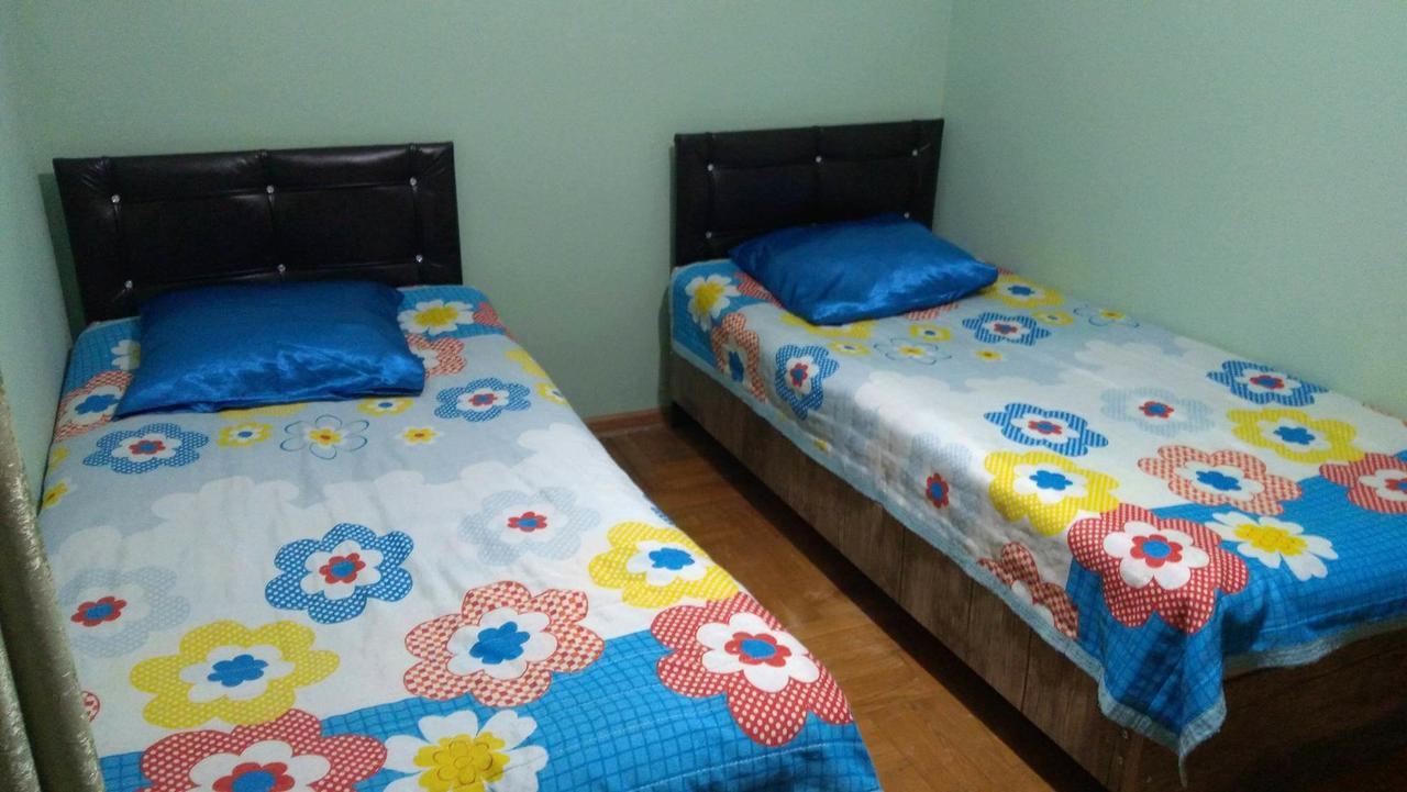 Guest House Quiet Home Batumi Bagian luar foto