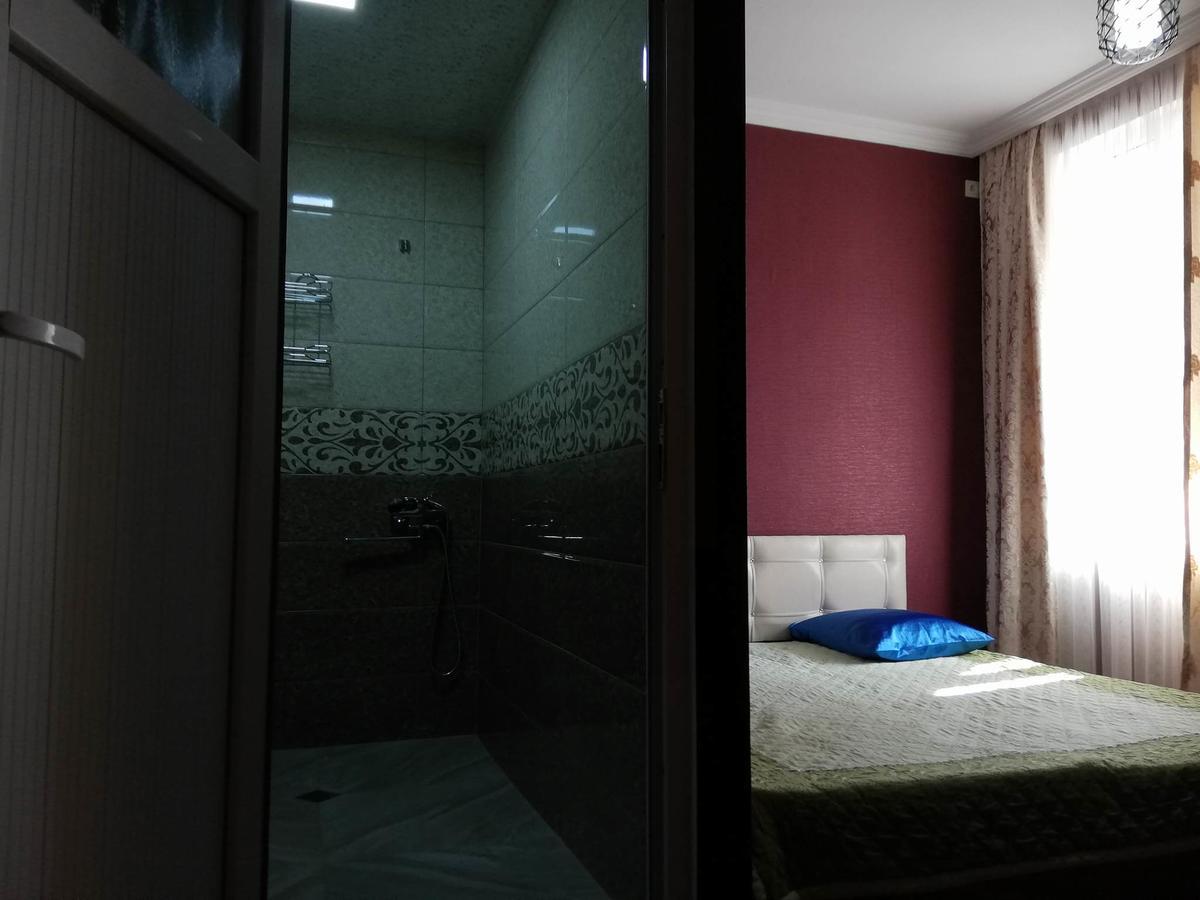 Guest House Quiet Home Batumi Bagian luar foto