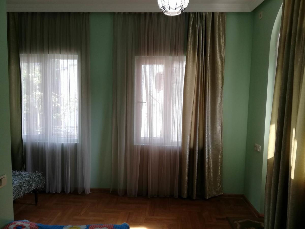 Guest House Quiet Home Batumi Bagian luar foto